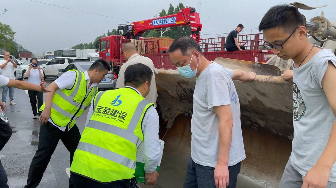 全力以赴，，，，，，，，7790必发集团官网防汛抢险阻击战